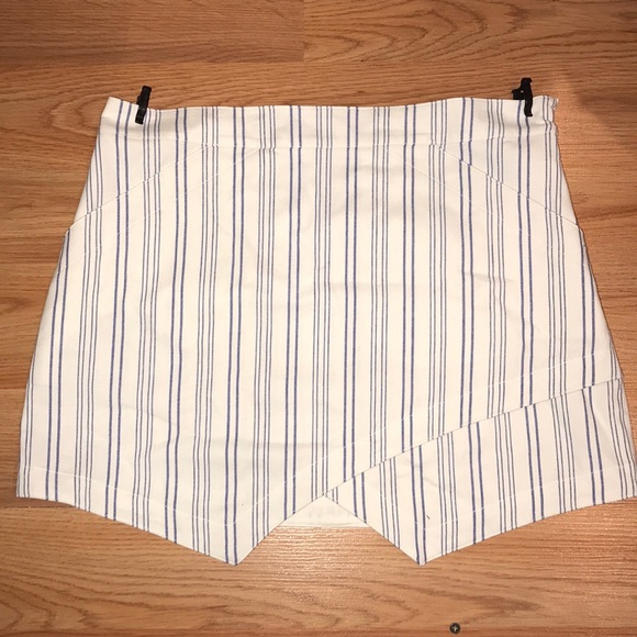 BCBGMAXAZRIA Beckett White Blue Striped Mini Skirt - Picture 2 of 4